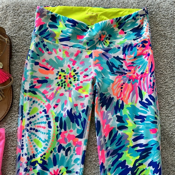 Lilly Pulitzer Luxletic Weekender Cropped Leggings - Picture 2 of 8